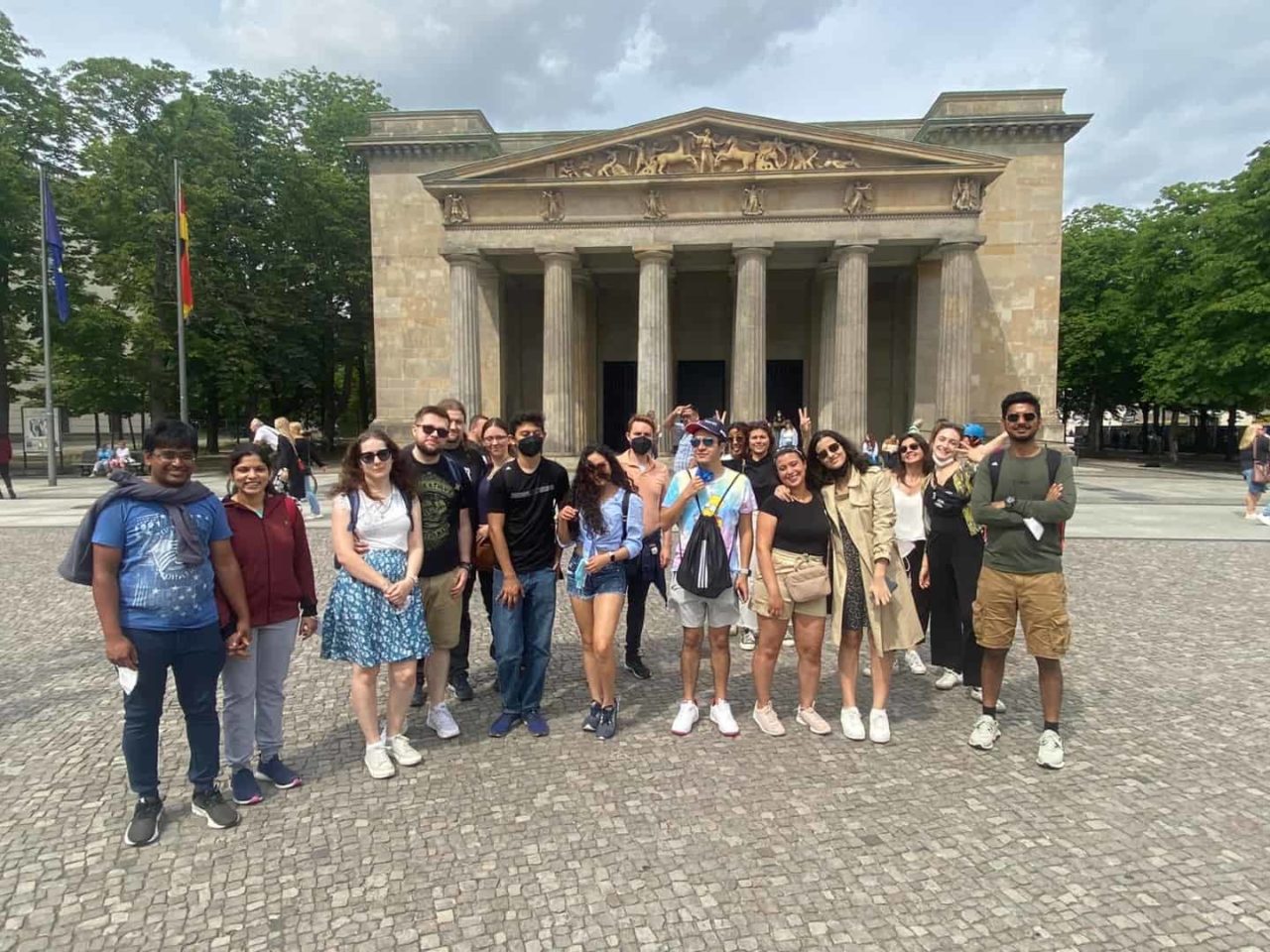 walking tours berlin free