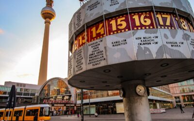 Are you ready to experience the magic? Join us on a walking tour to discover the best street performers in Berlin!